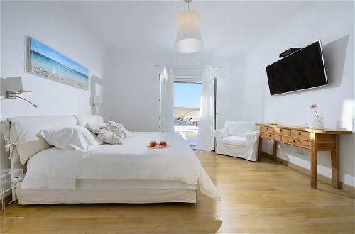 Foto 12 - Luxurious 7 Bedroom Villa in Fokos Beach