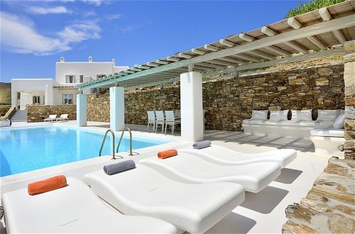 Foto 42 - Luxurious 7 Bedroom Villa in Fokos Beach