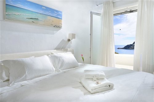 Foto 7 - Luxurious 7 Bedroom Villa in Fokos Beach