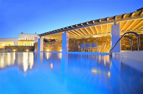 Foto 29 - Luxurious 7 Bedroom Villa in Fokos Beach