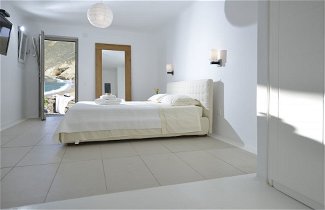 Foto 3 - Luxurious 7 Bedroom Villa in Fokos Beach