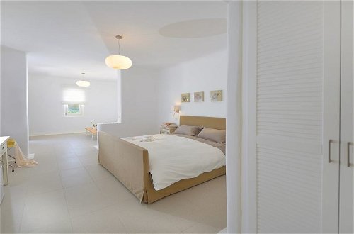 Foto 4 - Luxurious 7 Bedroom Villa in Fokos Beach
