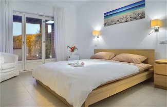 Foto 2 - Luxurious 7 Bedroom Villa in Fokos Beach