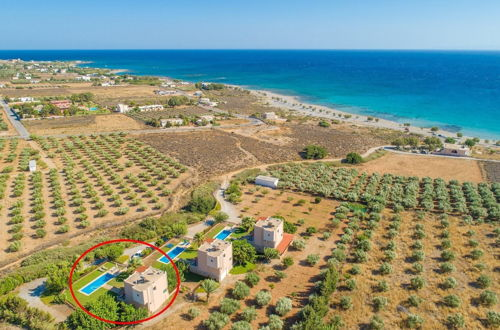 Foto 6 - Spiros Beach Villa Large Private Pool Walk to Beach Sea Views A C Wifi Car Not Required - 971