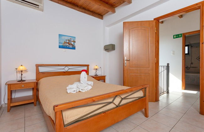 Spiros Beach Villa Large Private Pool Walk to Beach Sea Views A C Wifi Car Not Required - 971 - Photo 4
