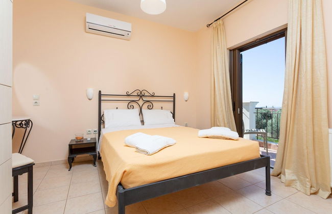 Villa Eufrosini Large Private Pool Walk to Beach Sea Views A C Wifi Car Not Required - 2301 - Photo 4