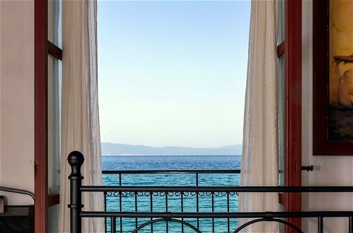 Photo 6 - Waveside Sanctuary - Luxurious Seastone Villa
