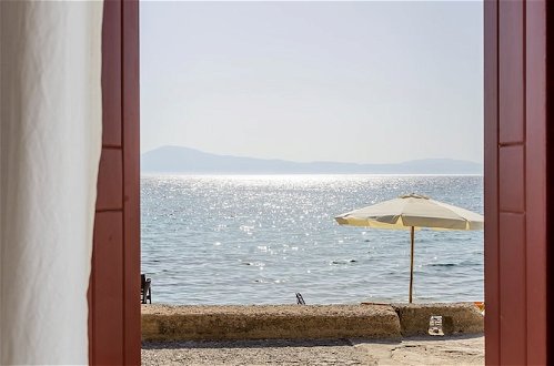 Photo 10 - Waveside Sanctuary - Luxurious Seastone Villa