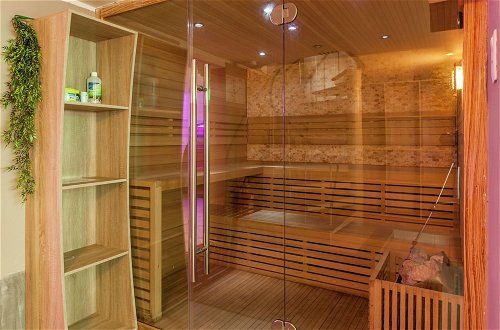 Photo 33 - Luxury Villa with Sauna & Hot Tub in Middelkerke
