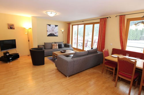 Photo 11 - Large Chalet Apartment in Saalbach-hinterglemm