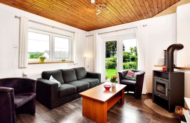 Charming Holiday Home in Gouvy with Hot Tub - Foto 12