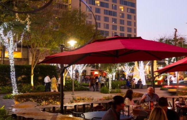 Luxury Living at City Center Houston - Foto 1