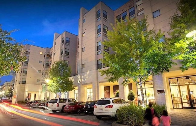 Luxury Living at City Center Houston - Foto 23