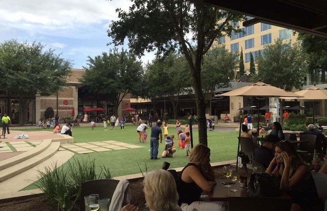 Luxury Living at City Center Houston - Foto 22