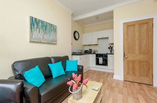 Photo 4 - Cosy 1 Bedroom Flat With View of Union Canal