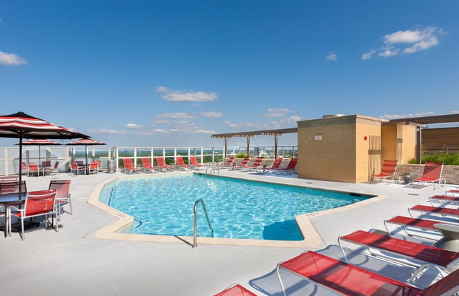 Bluebird Suites in Reston - Foto 39