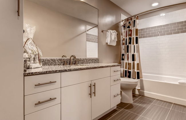 Bluebird Suites in Reston - Foto 32