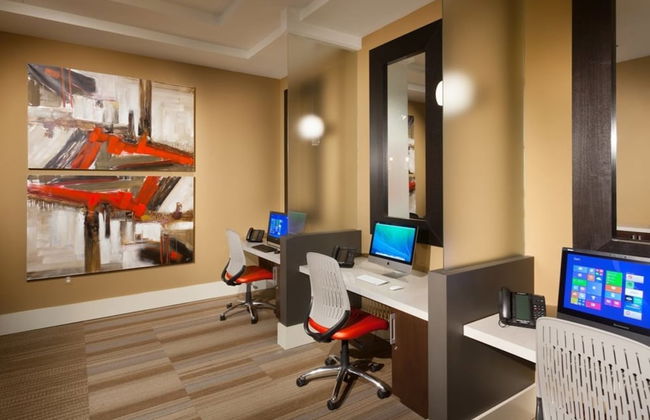 Bluebird Suites in Reston - Foto 61