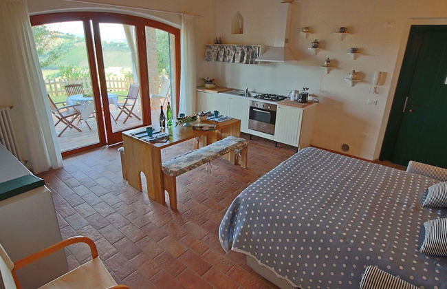 Tranquil Hilltop Cottage - Photo 3