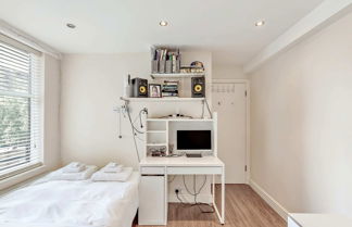 Photo 3 - Great 2 Bed, 2 Bath Apartment Next to Hyde Park