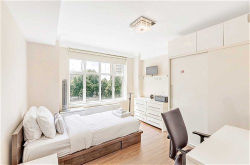 Foto 11 - Great 2 Bed, 2 Bath Apartment Next to Hyde Park