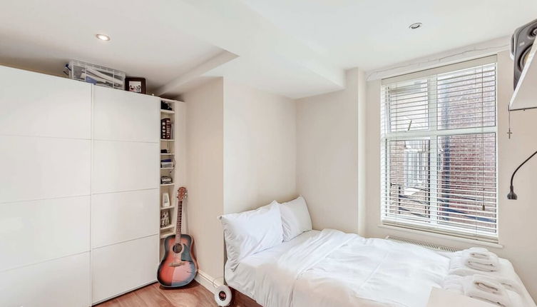 Photo 1 - Great 2 Bed, 2 Bath Apartment Next to Hyde Park