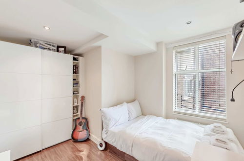 Foto 1 - Great 2 Bed, 2 Bath Apartment Next to Hyde Park