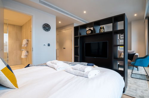 Photo 6 - Luxury Studio Apartment Close to the City of London