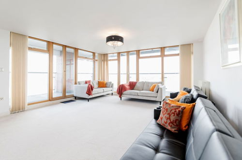 Photo 20 - Premium London Excel Apartment