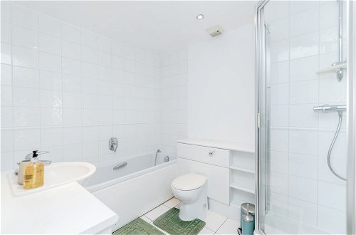 Photo 15 - Premium London Excel Apartment