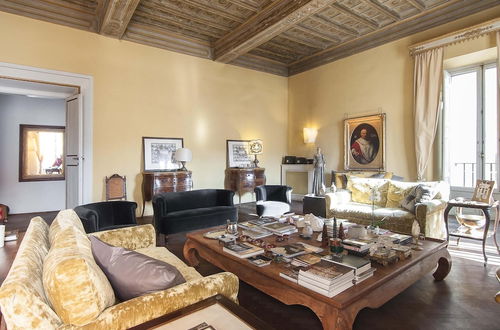 Foto 1 - Rome an Aristocratic Apartment in Historic Palace Near the Piazza Navona