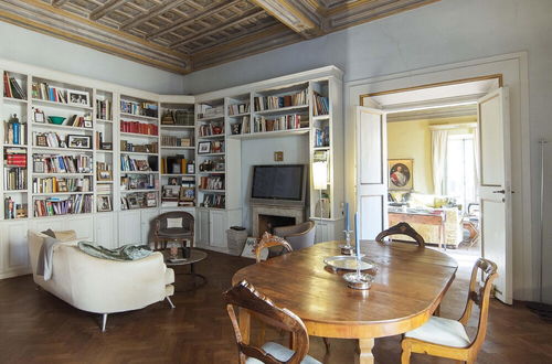 Photo 2 - Rome an Aristocratic Apartment in Historic Palace Near the Piazza Navona