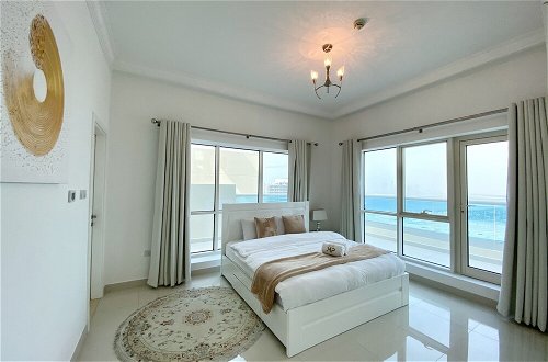 Photo 2 - Luxe Apt with Panoramic Views and Terrace