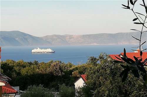 Photo 17 - Remarkable 3-bedroom Apartment in Rabac