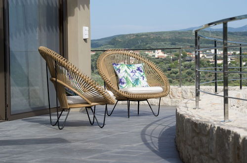 Foto 18 - Captivating 5br Pool Villa Close Navarino Golf