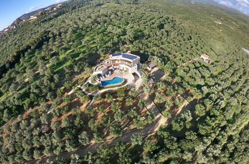 Photo 37 - Captivating 5-bedr Villa Close Navarino Dunes Golf