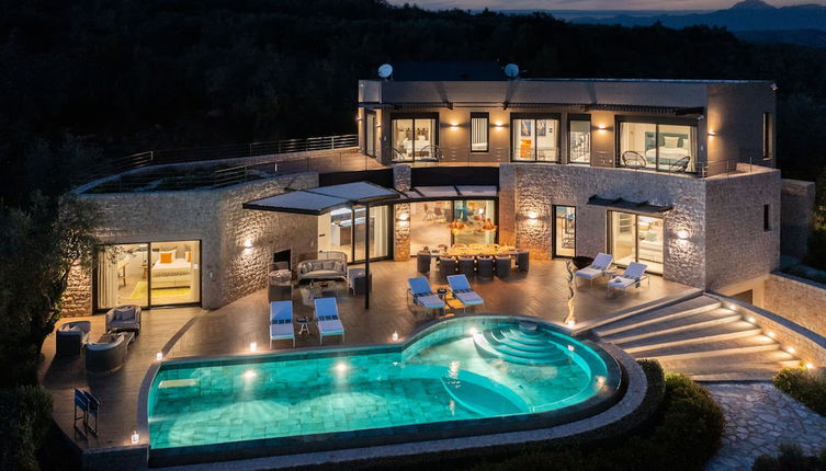 Photo 1 - Captivating 5br Pool Villa Close Navarino Golf