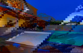 Foto 1 - Holiday Home in Pula With Pool