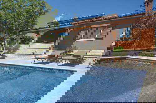 Foto 19 - Villa in Peroj With Pool