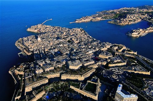Photo 16 - Blue Harbour Penthouse by Getaways Malta