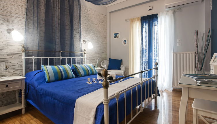 Photo 1 - Gold and Blue Luxurious Apartment