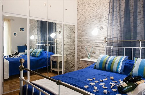 Photo 4 - Gold and Blue Luxurious Apartment