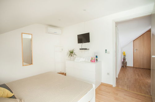 Photo 3 - Top floor apartment