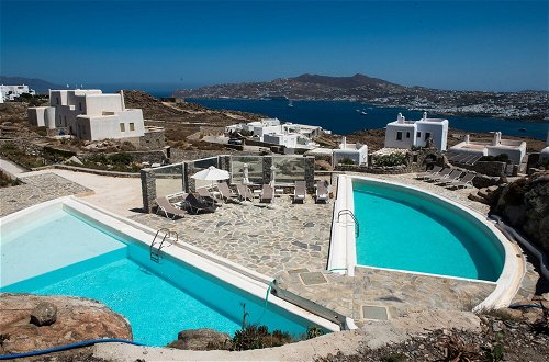 Foto 27 - Elegant villa with ocean views & 2 pools