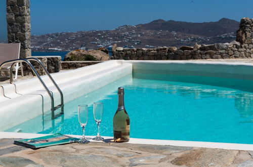 Photo 19 - Elegant villa with ocean views & 2 pools