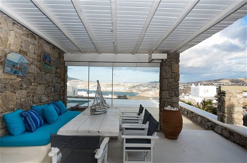 Photo 13 - Elegant villa with ocean views & 2 pools
