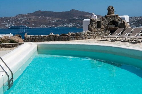 Photo 22 - Elegant villa with ocean views & 2 pools