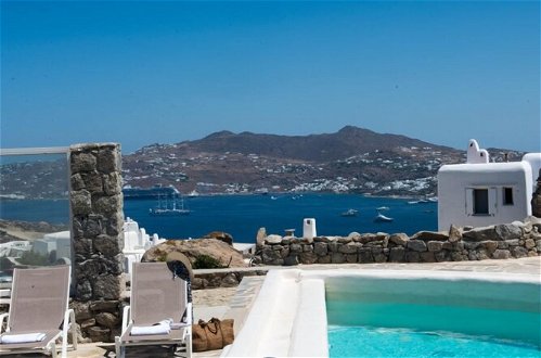Photo 20 - Elegant villa with ocean views & 2 pools