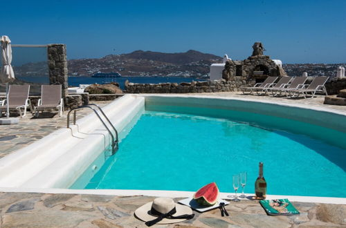 Photo 25 - Elegant villa with ocean views & 2 pools