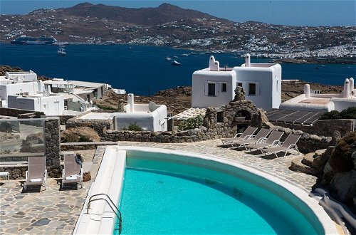 Foto 31 - Elegant villa with ocean views & 2 pools